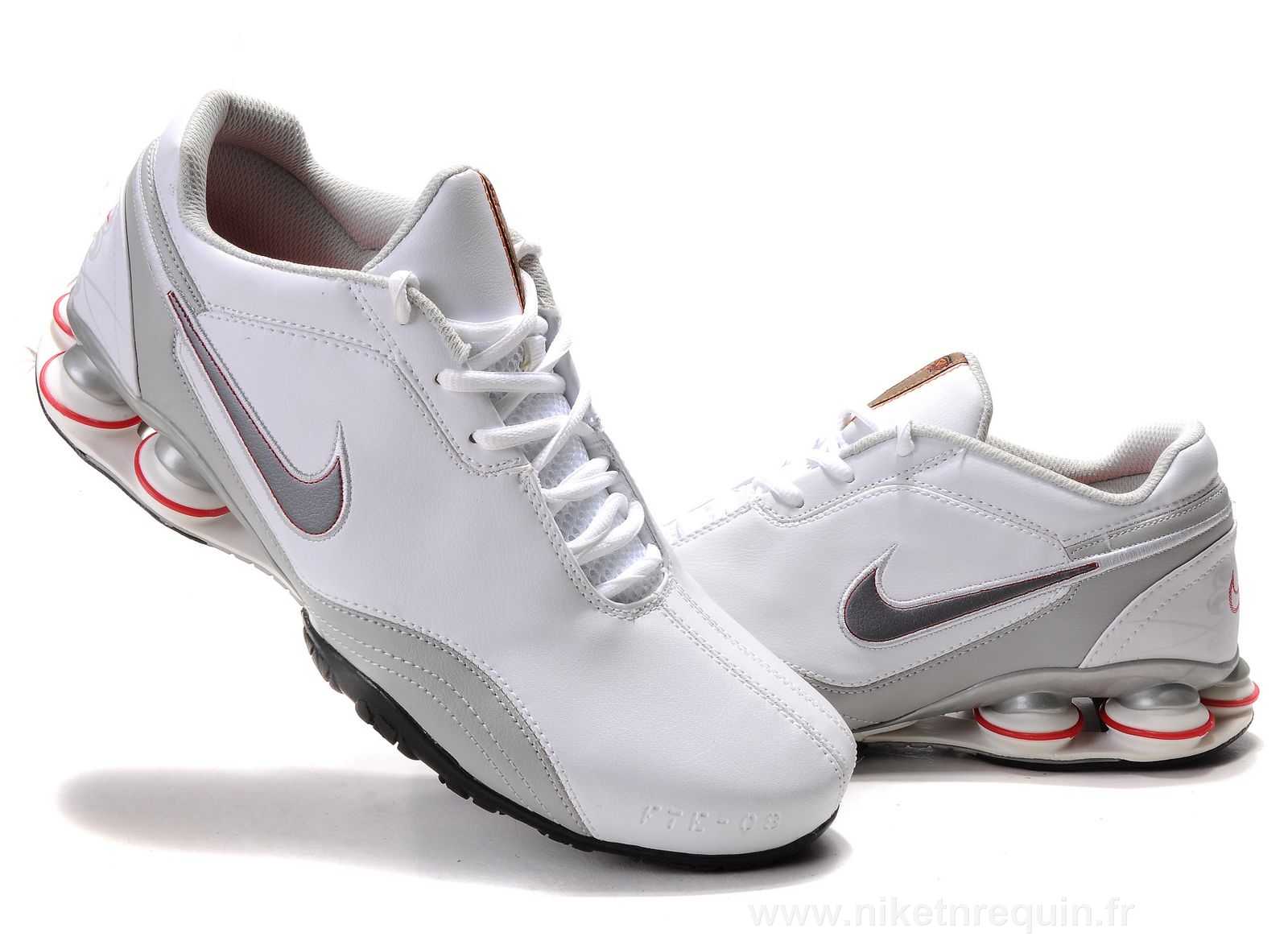 Gris et Blanc Nike Shox R5 (1).JPG